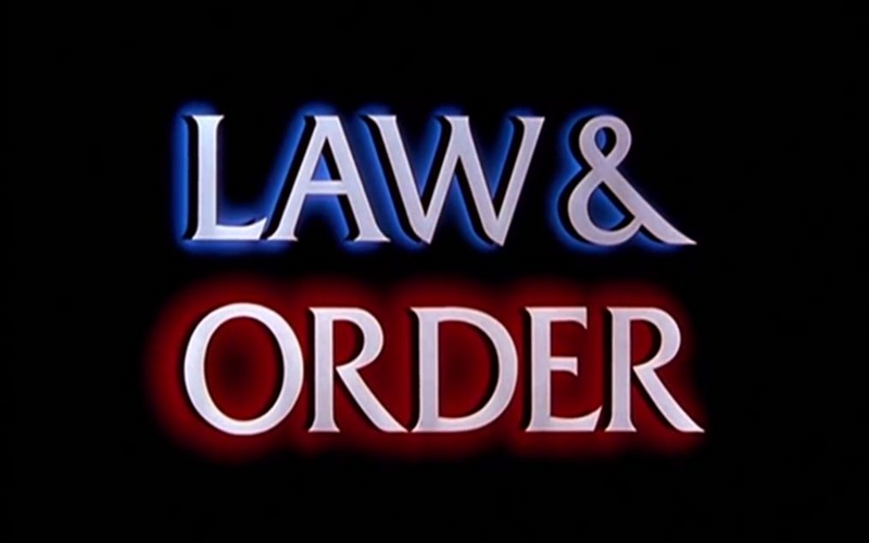 Seria Law & Order: prawniczy angielski, fascynująca fabuła, żywe przykłady pracy prokuratora i prawnika