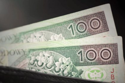 Wypłata z bankomatu bez karty w Polsce coraz bliżej. Czy plastik odchodzi do przeszłości?