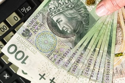 Wsparcie dla uczniów 2026/2027. Ile pieniędzy dostaną rodzice uczniów przed nowym rokiem szkolnym?
