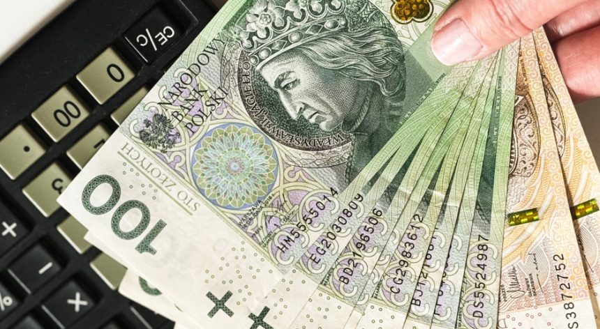Wsparcie dla uczniów 2026/2027. Ile pieniędzy dostaną rodzice uczniów przed nowym rokiem szkolnym?