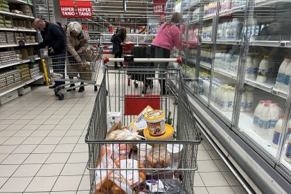 Czy sklepy są otwarte 3 maja 2026? Gdzie zrobić zakupy w święto. Lidl, Biedronka i Żabka