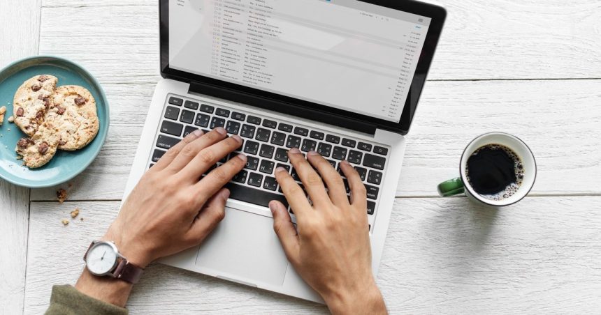 E-mail biznesowy po angielsku: 40 zwrotów do pracy