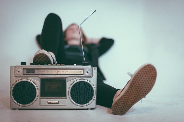 Angielskie radio online – 10 najlepszych stacji do nauki angielskiego w 2026
