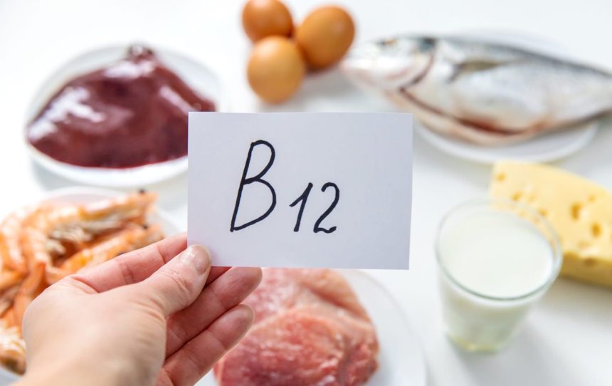 Jak rozpoznać niedobór witaminy B12? Objawy, których nie wolno ignorować