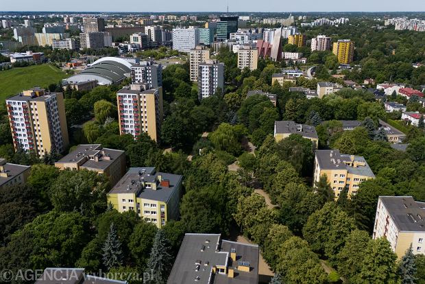 Rynek nieruchomości w Polsce coraz trudniejszy. Mieszkanie 75 m kw. luksusem? Nowy raport pokazuje skalę problemu