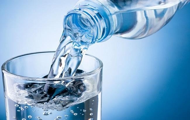 Ile wody pić dziennie? Norma zależy od płci, pogody i stylu życia