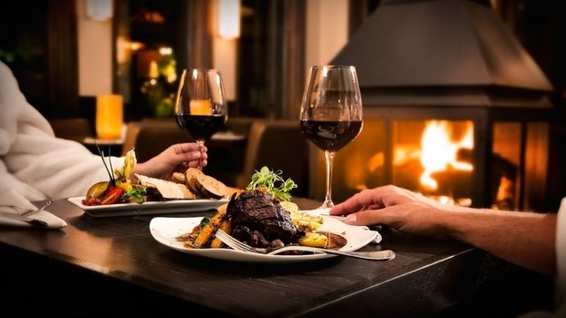 Angielski w restauracji: jak zamówić jedzenie i zapłacić