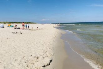 Gdzie kąpać się w Warszawie 2026: najlepsze miejsca, plaże, dojazd, trasy