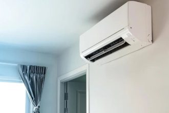 Montaż klimatyzatora w bloku: przepisy, zgody i ceny w Polsce w 2026 roku