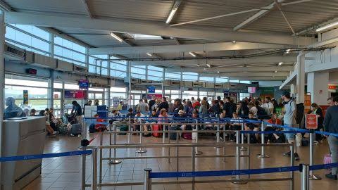 Angielski na lotnisku: zwroty, które ratują podróż