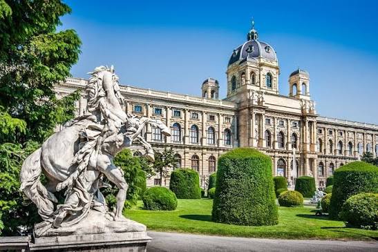 Praca w Wiedniu 2026: zarobki, język niemiecki i jak znaleźć ofertę
