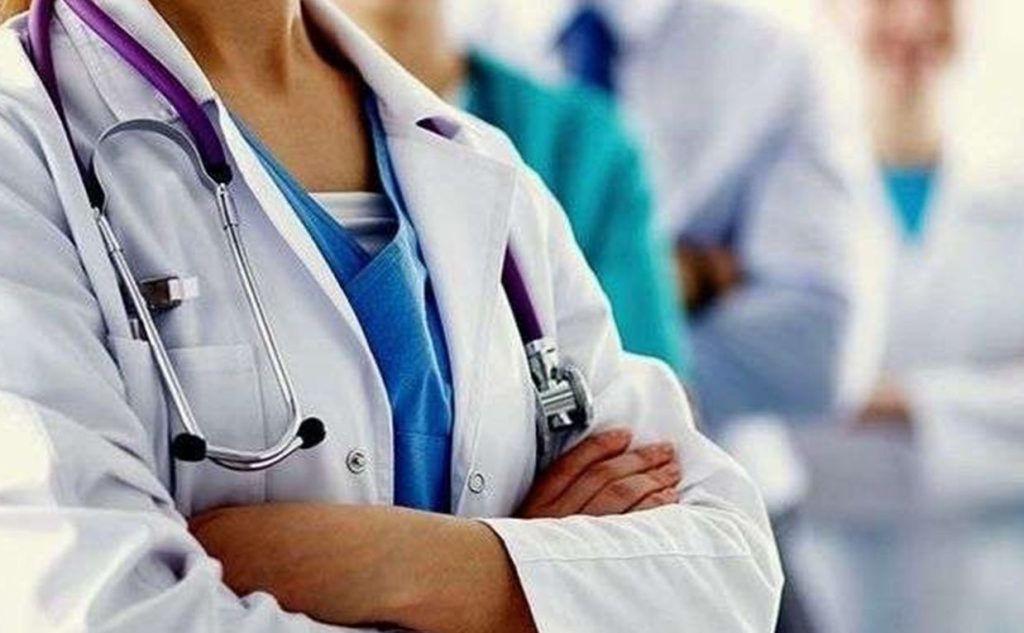 Angielski u lekarza za granicą: objawy i pytania
