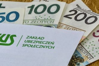 Decyzje z ZUS trafiły do milionów seniorów. Sprawdź, co oznaczają nowe kwoty świadczeń