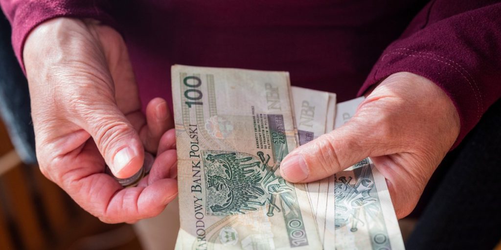 Czternasta emerytura 2026: ile wyniesie świadczenie i komu ZUS obniży wypłatę