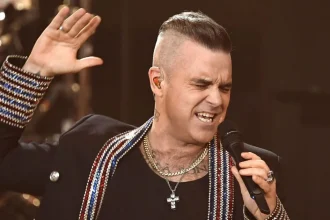 Robbie Williams zaliczył wpadkę na żywo po finale MŚ 2026. To był mętowy cukierek czy kokaina?