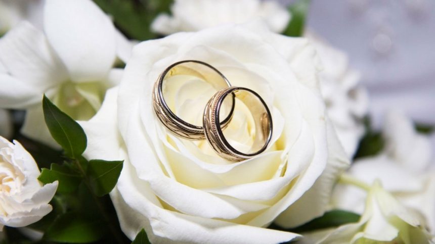 Ile kosztuje wesele w Polsce 2026? Sala, menu, fotograf i ukryte koszty