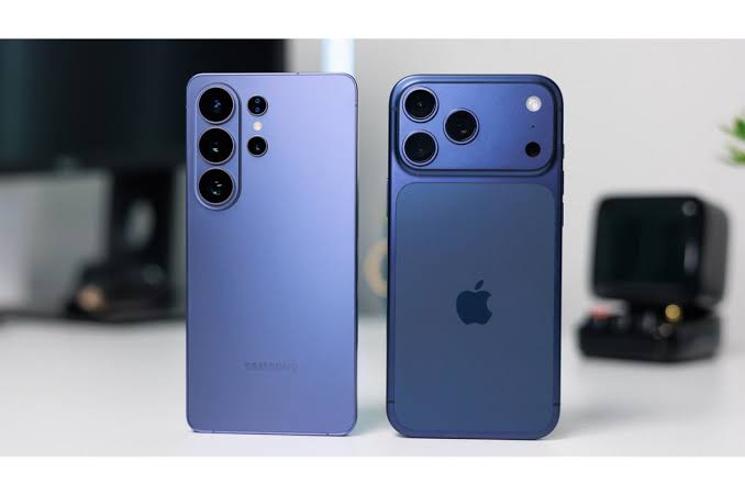 Samsung Galaxy S26 Ultra czy iPhone 17 Pro Max. Specyfikacja, cena, porównanie i co wybrać w Polsce