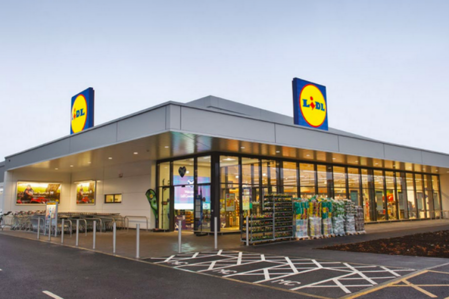 Niedziela handlowa 16 sierpnia 2026. Czy Biedronka, Lidl i galerie będą otwarte?