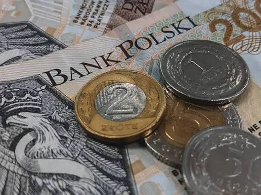 Mikrodotacje dla seniorów 2026: 2500 zł, wniosek, warunki i terminy