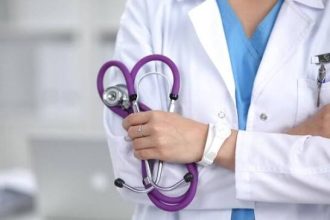 Lekarze mogą dostać nowy limit wynagrodzeń. Od 2027 roku nawet 247,50 zł za godzinę