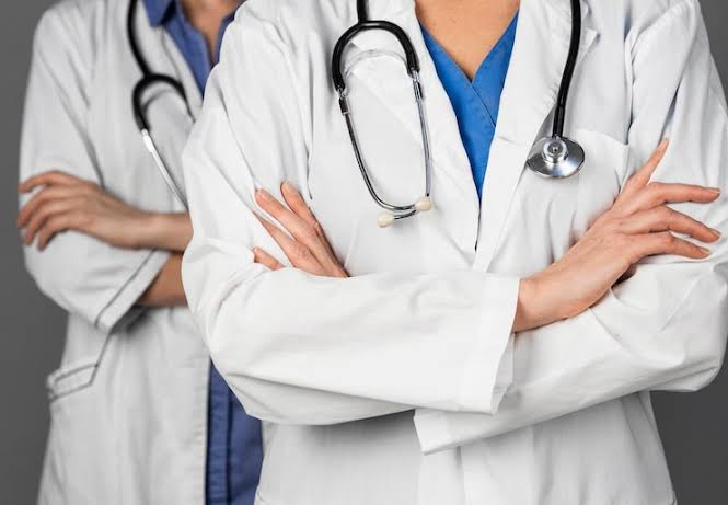 Lekarze mogą dostać nowy limit wynagrodzeń. Od 2027 roku nawet 247,50 zł za godzinę