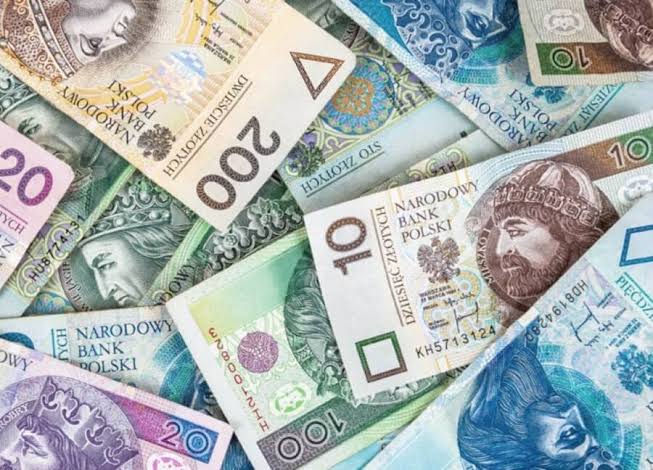 Ile wzrosną emerytury w 2027 roku? Rząd ustalił ważną zasadę