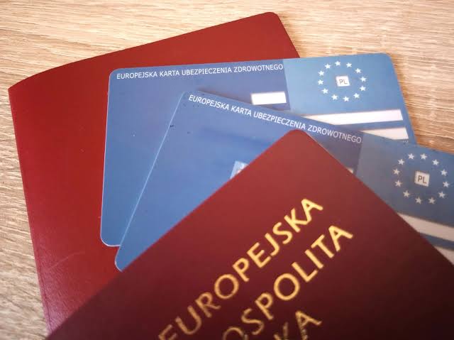 Ile kosztuje paszport dla dziecka w Polsce 2026? Ceny, dopłaty i najczęstsze pułapki