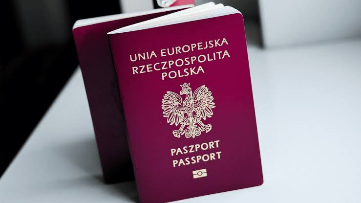 Jak załatwić dowód osobisty w Polsce 2026? Dokumenty, terminy i opłaty