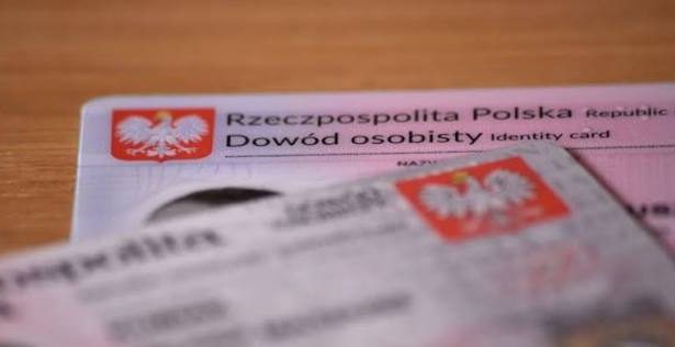 Jak załatwić dowód osobisty w Polsce 2026? Dokumenty, terminy i opłaty