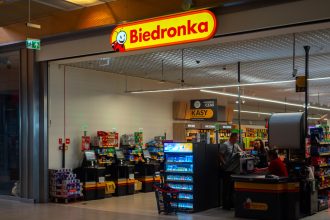 Biedronka przecenia elektronikę. Dwa powerbanki Tracer można kupić za 100 zł