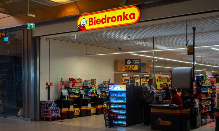 Biedronka przecenia elektronikę. Dwa powerbanki Tracer można kupić za 100 zł