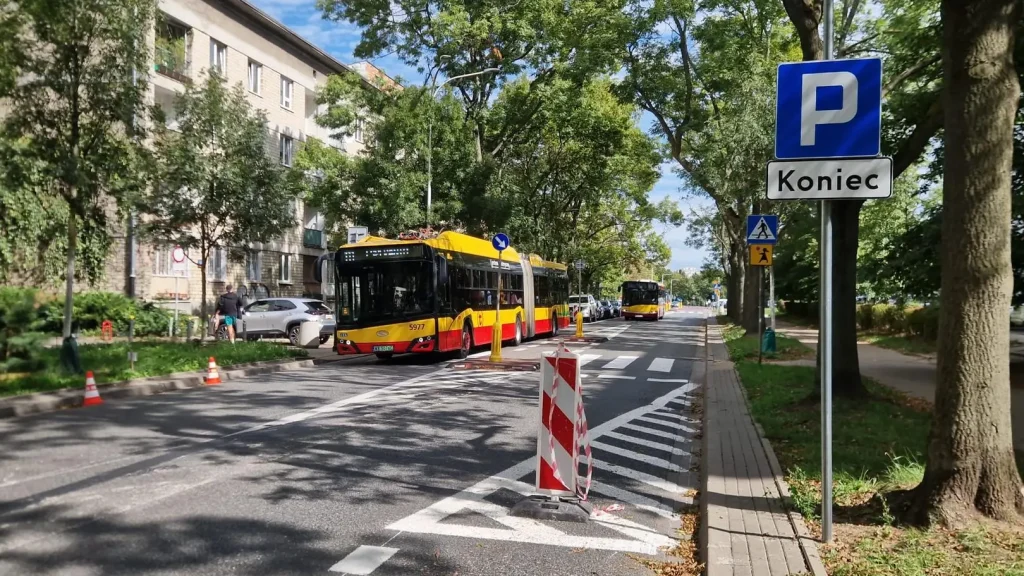 Warszawa rozszerza strefę płatnego parkowania. Zmiany już obowiązują