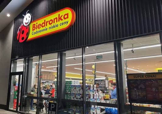 Biedronka mocno przecenia kawę. Dallmayr 1+1 i ekspres -50%