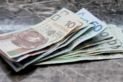 Świadczenia i dodatki w 2026 roku. Sprawdź, komu przysługują pieniądze