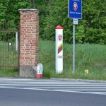Słupek graniczny i znak granicy państwowej na przejściu Ogrodniki–Lazdijai między Polską a Litwą