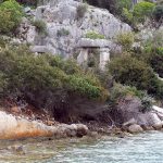 Skaliste wybrzeże wyspy Kekova w południowej Turcji, w pobliżu miejsca odkrycia wraku