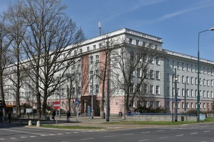 Siedziba centrali Narodowego Funduszu Zdrowia przy ul. Rakowieckiej w Warszawie