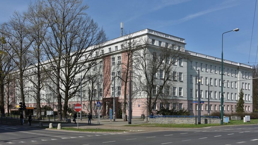 Siedziba centrali Narodowego Funduszu Zdrowia przy ul. Rakowieckiej w Warszawie