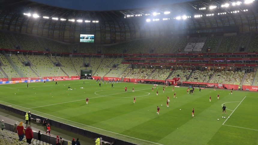 Reprezentacja Polski kobiet na rozgrzewce przed meczem na Polsat Plus Arena Gdańsk